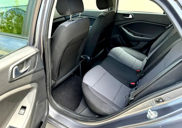 Hyundai i20 cena 35900 przebieg: 98000, rok produkcji 2018 z Biała małe 407
